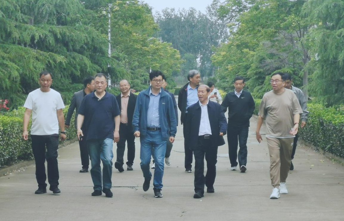 花花牛丨河南農(nóng)業(yè)大學黨委副書記、校長介曉磊一行蒞臨花花牛河南瑞亞參觀調(diào)研