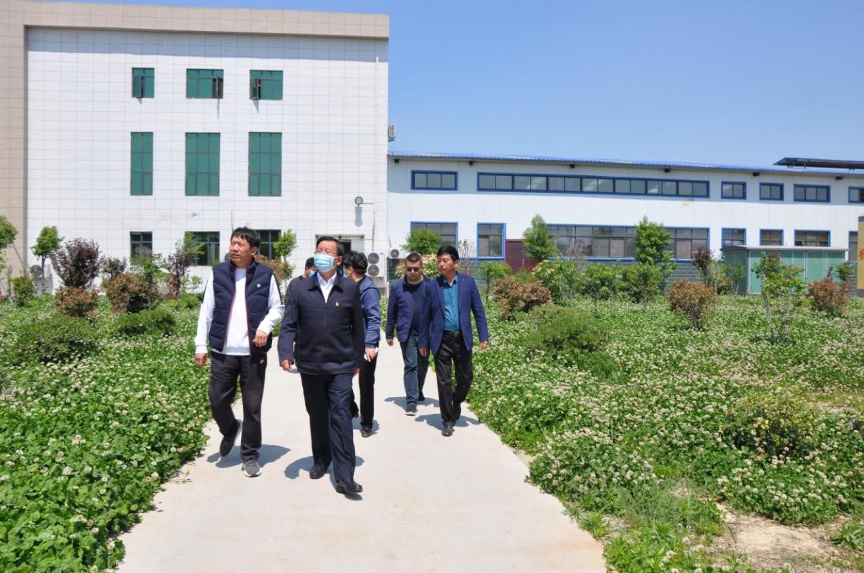 商丘市委常委、宣傳部部長王全周一行蒞臨睢縣瑞亞牧業(yè)有限公司調研